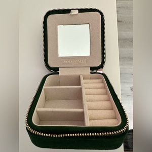 Travel jewelry case